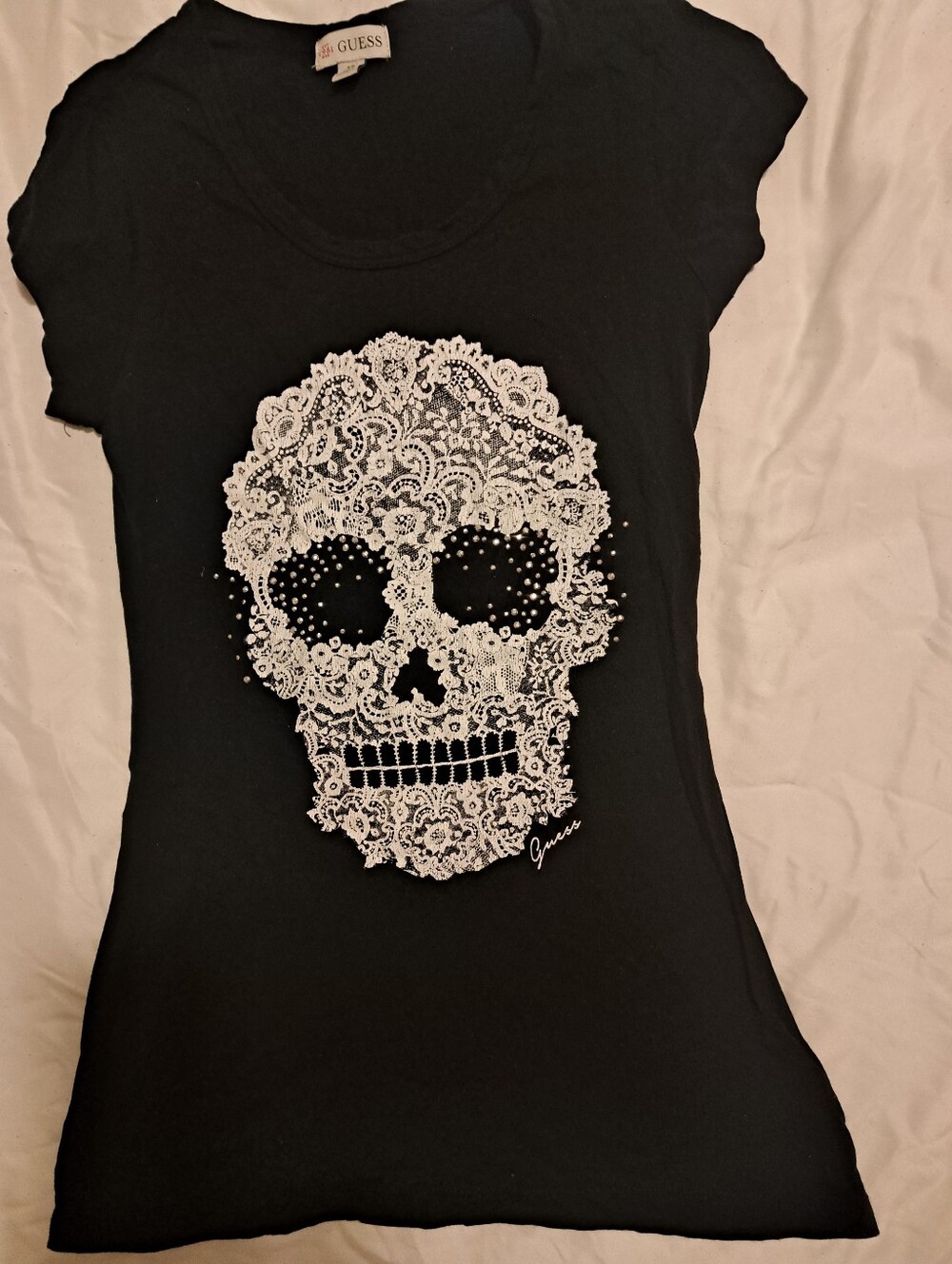 GUESS Black Short-Sleeve Tee with White Lace Skull Graphic
